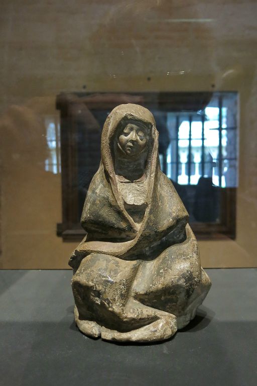 Vierge de solitude (pierre polychrome du 15ème siècle)